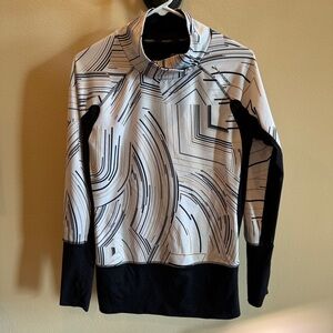 Brooks running. women’s Threshold Long Sleeve. Large.